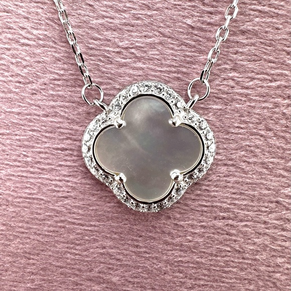 925 Sterling Sterling Mother Of Pearl 4 Leaf Clover Necklace - Picture 1 of 7